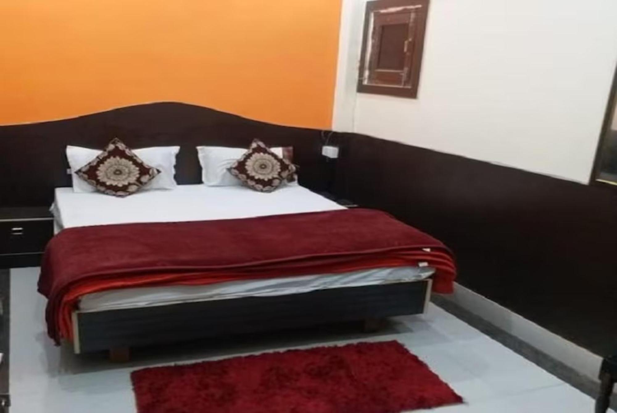 Hotel New Ashiyana Palace Near Ganga Ghat And Vishwanath Temple Varanasi Exterior photo
