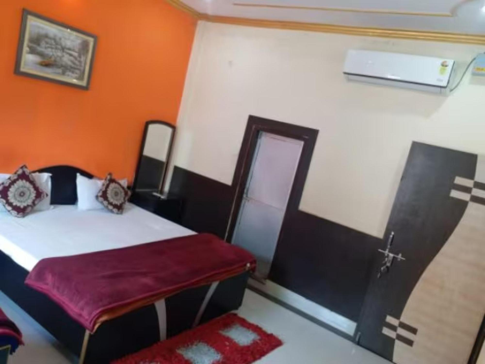 Hotel New Ashiyana Palace Near Ganga Ghat And Vishwanath Temple Varanasi Exterior photo